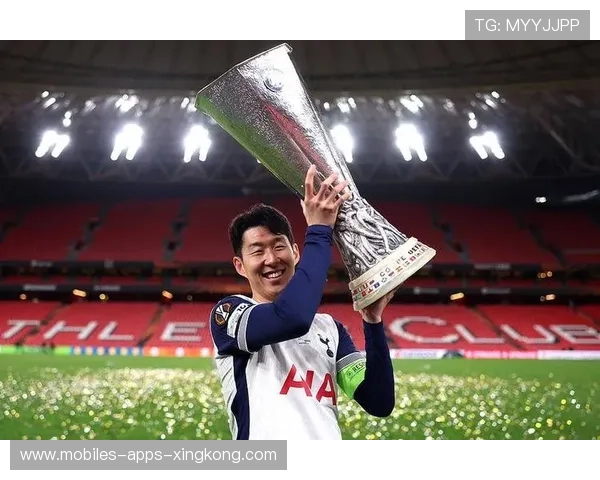 热刺孙兴慜背身做球助攻队友再度破门，展现世界级球场智慧